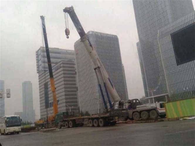 吕梁市“自动找平”—— 吊车的 “平地神器” 技术